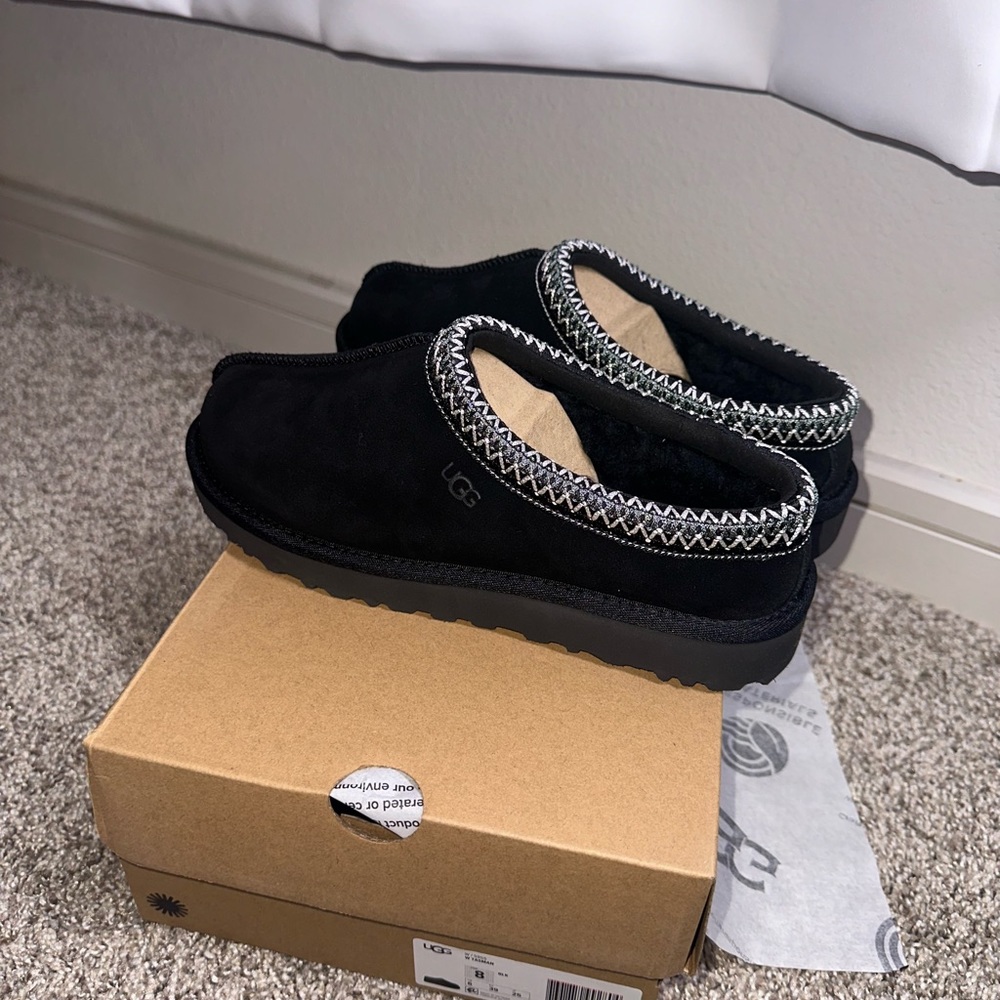 Women TASMAN BLACK SIZE 8 brand New never worn